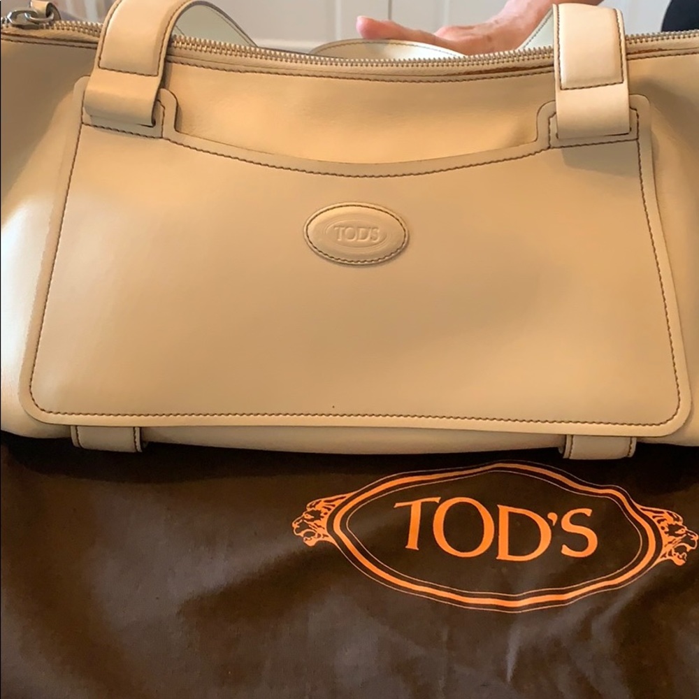 Tod’s Vintage Beige Leather Handbag - Picture 4 of 16
